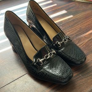 Naturalizer Wynd Womens Square Toe Loafer Heels